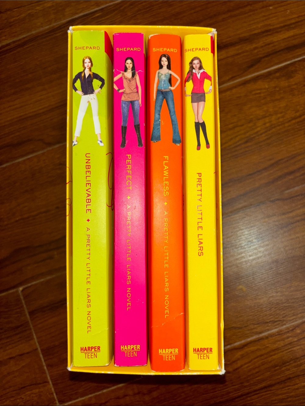 👯‍♀️ Pretty Little Liars 4 Book Boxed Set by Sara Shepard